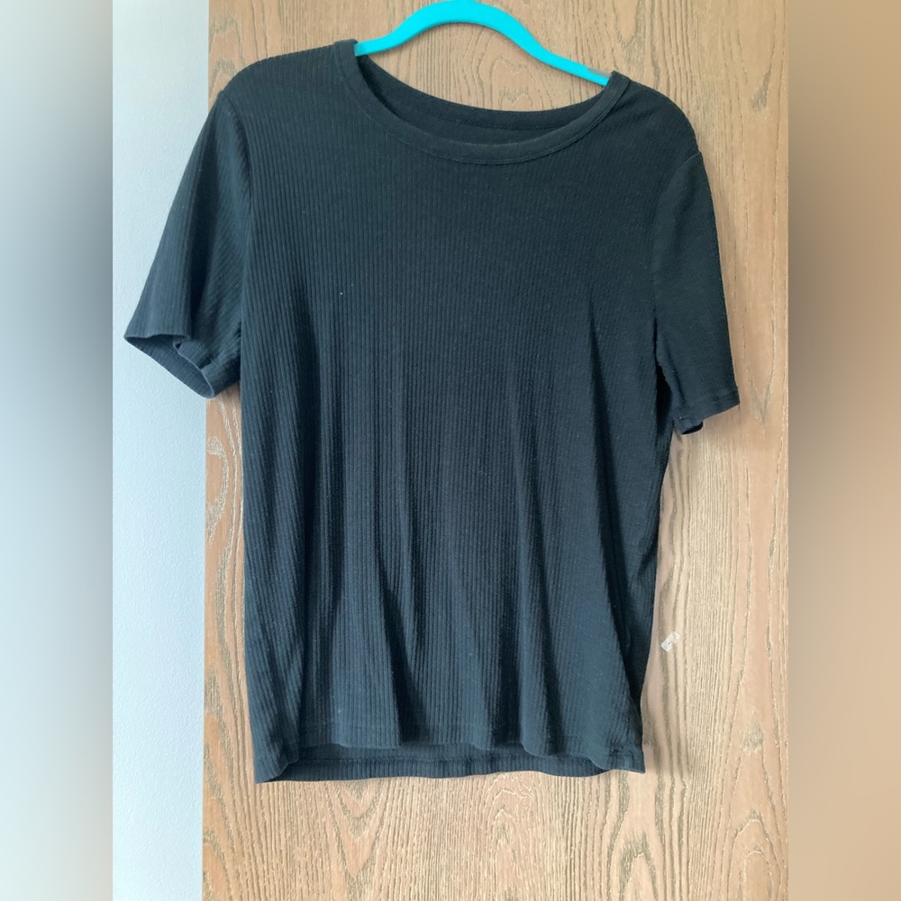 Black ribbed t-shirt